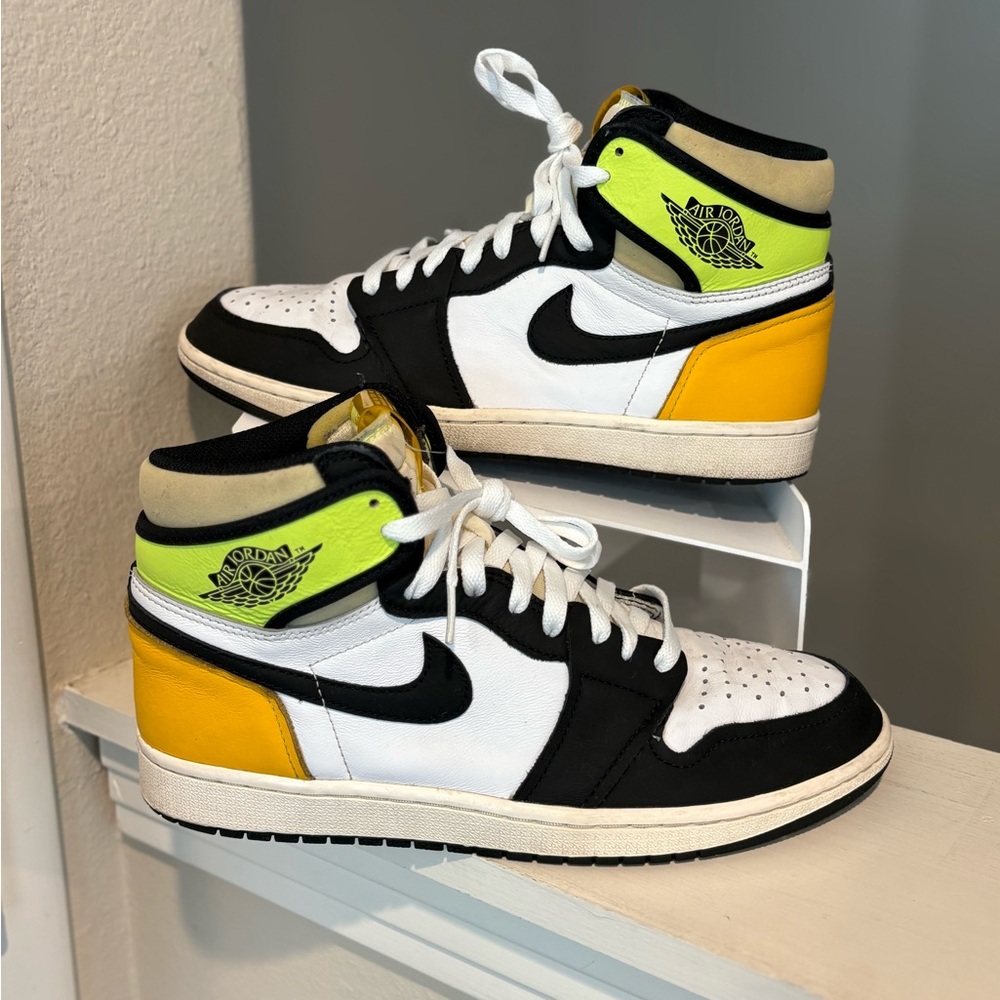 Air Jordan 1 Retro High OG White/Black-Volt University Gold Mens Size 9.5